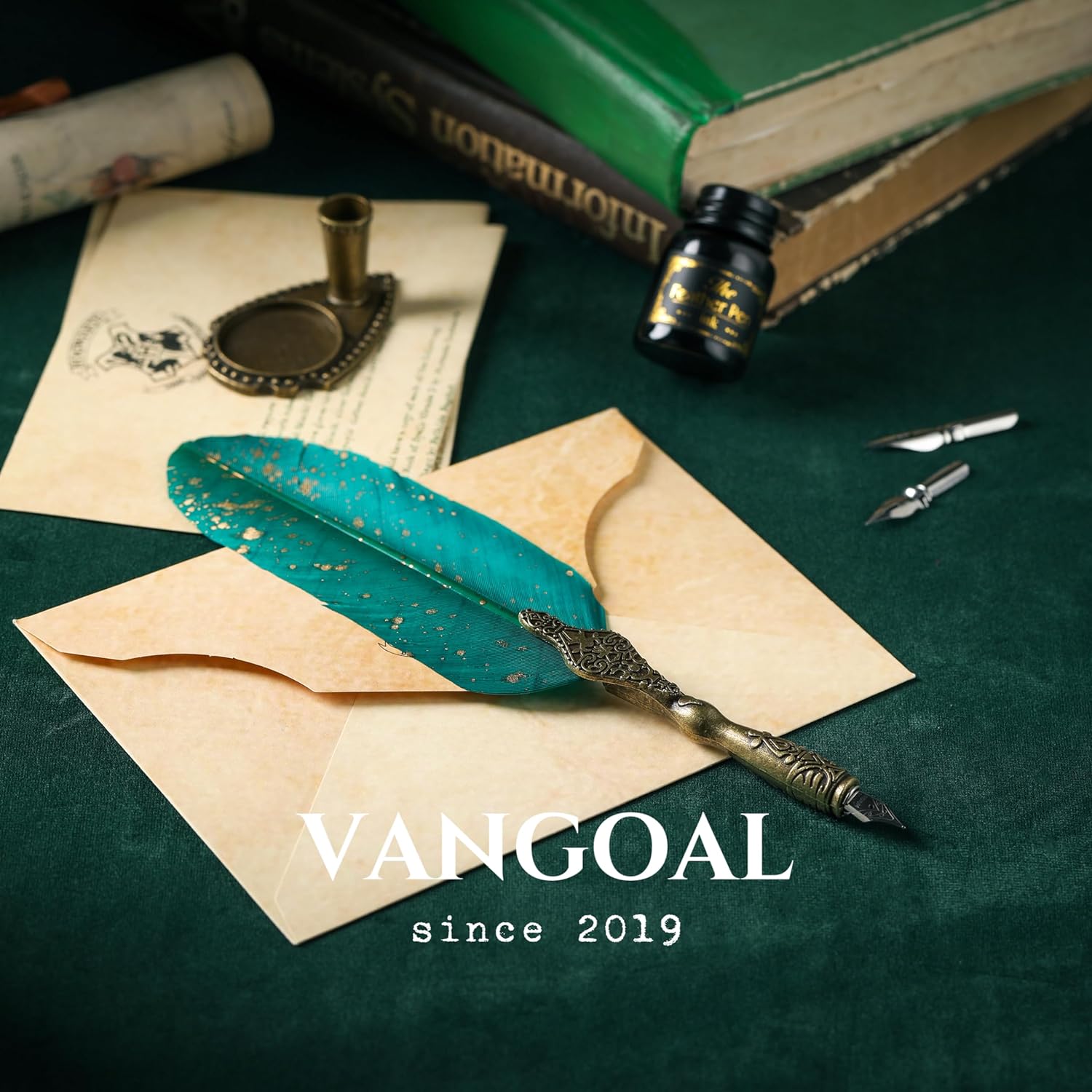 Feather Pen and Ink Set, Glittering Quill Pen Set Antique Calligraphy Dip Pen with Ink, Vintage Signature Pen (Green)