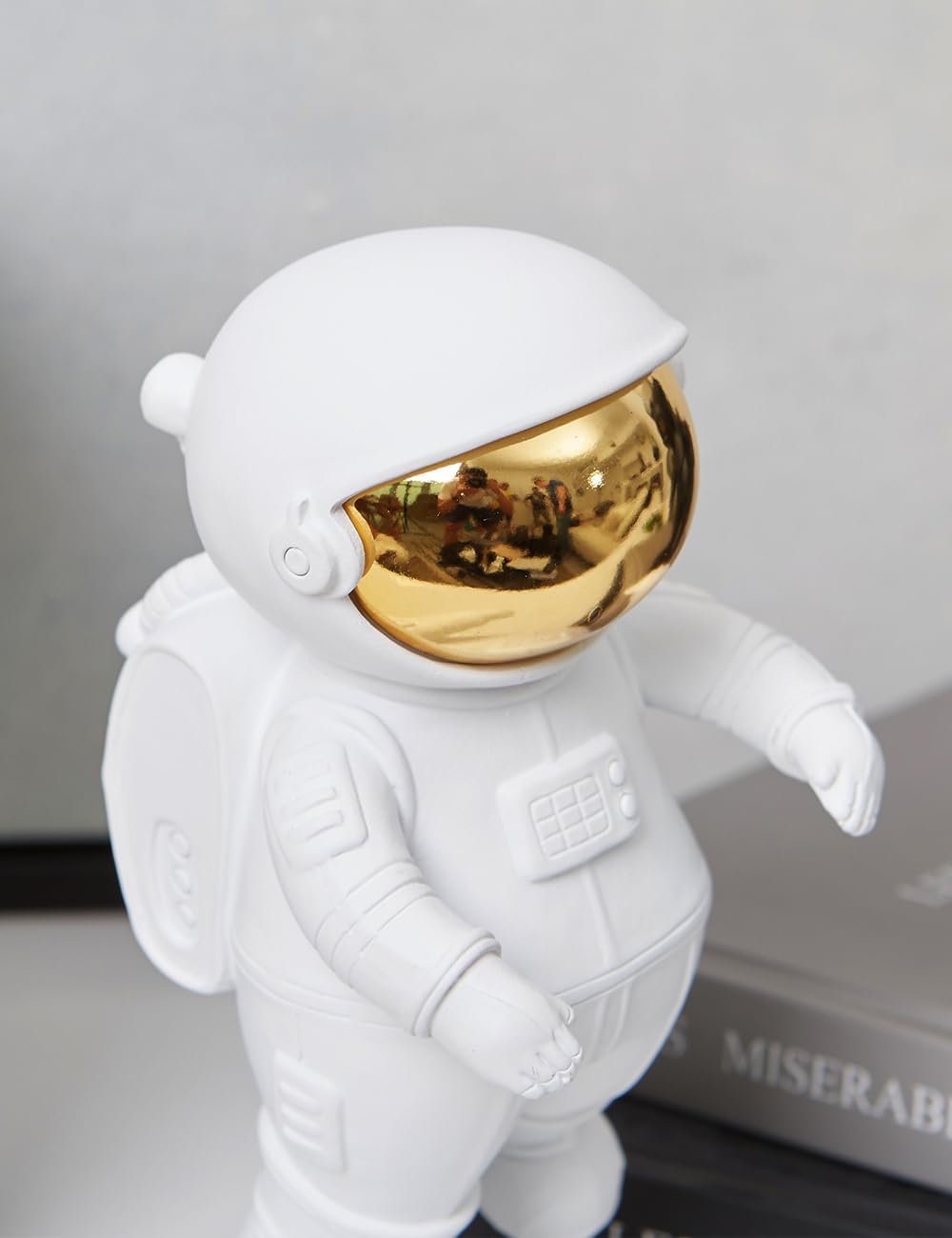 Astronaut Figurine Sculpture Home Decor Modern Statue Table Centerpiece Crafts Polyresin Arts Gifts White 7.5 inch