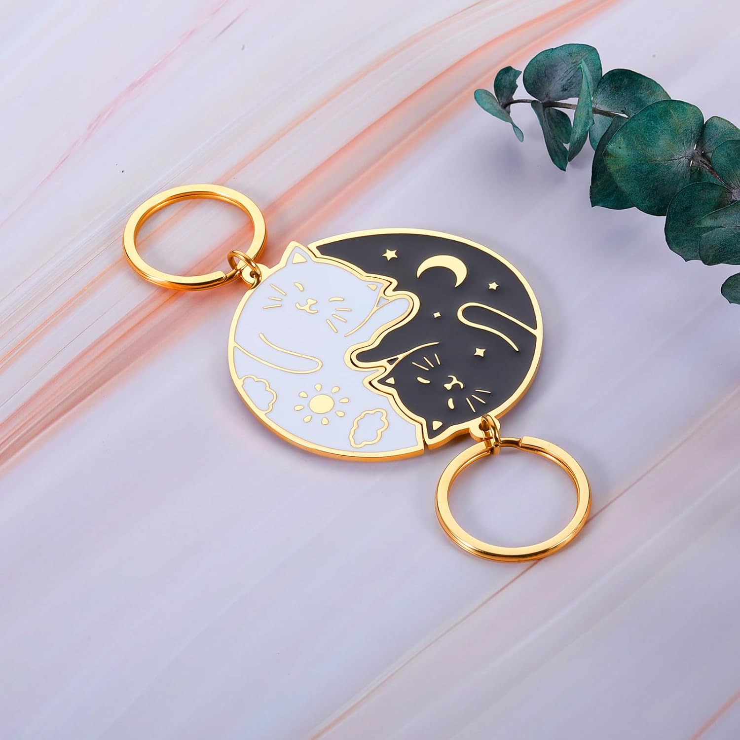 Cat Keychain, White + Gold, Modern Style, Unisex Keychain